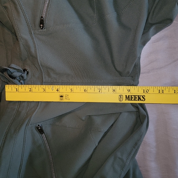 Athleta Zip Pocket Capri Pants - Picture 10 of 13